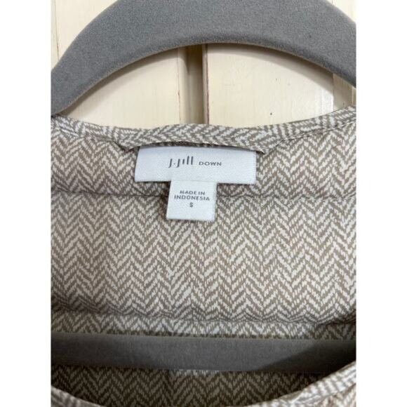 J. Jill size small lightweight down vest beige & white - Picture 2 of 4